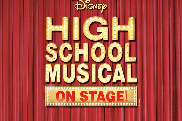 HSM_4Ccurtain_onStage (1)
